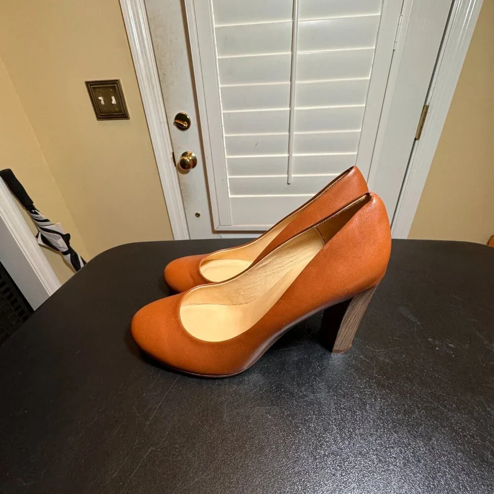 Kate Spade New York size 6.5 B tan pumps